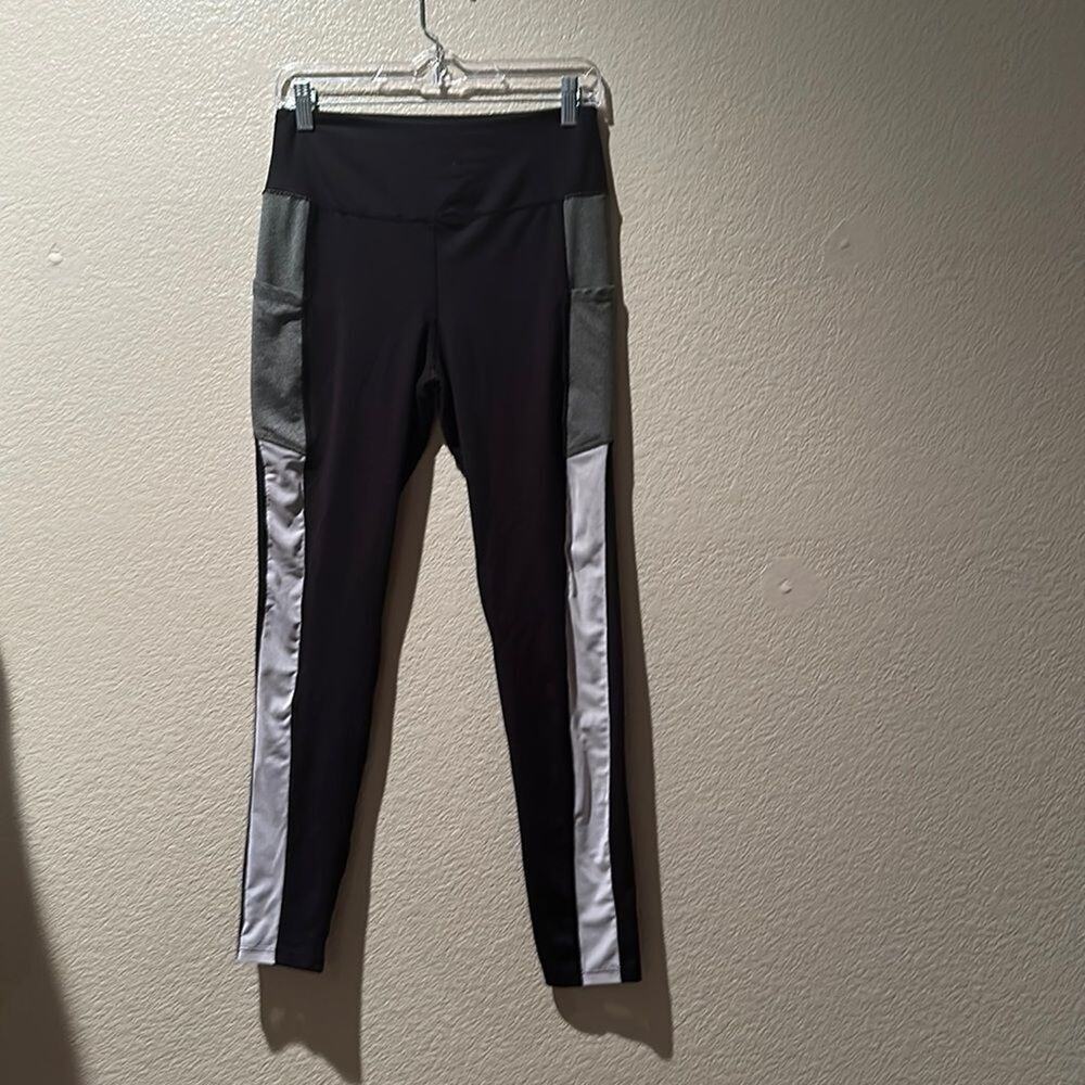 SO Leggings Black Grey White yoga Pants w Pockets Sz M